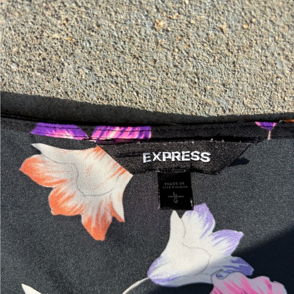 Express Floral Blouse — Size Large - Picture 3 of 4